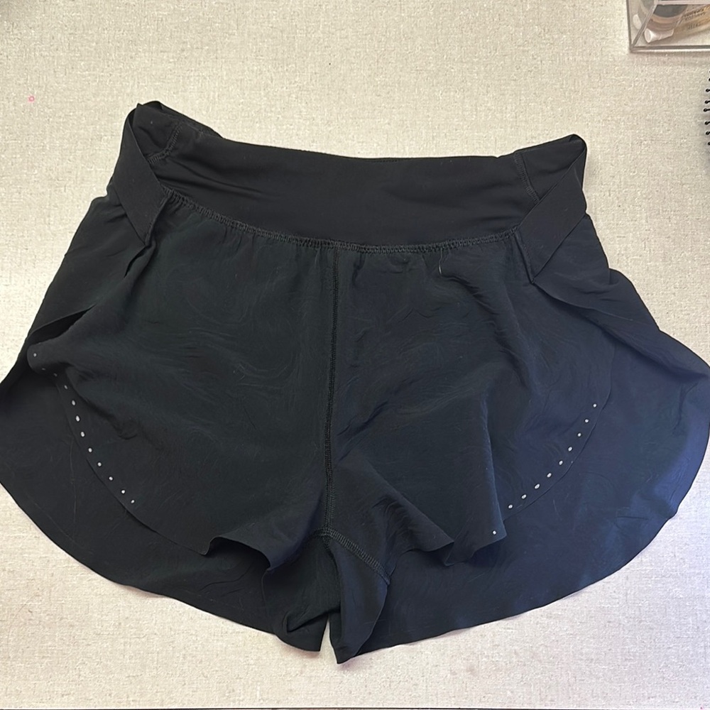Women's black Lululemon fast and free reflective high rise classic shorts